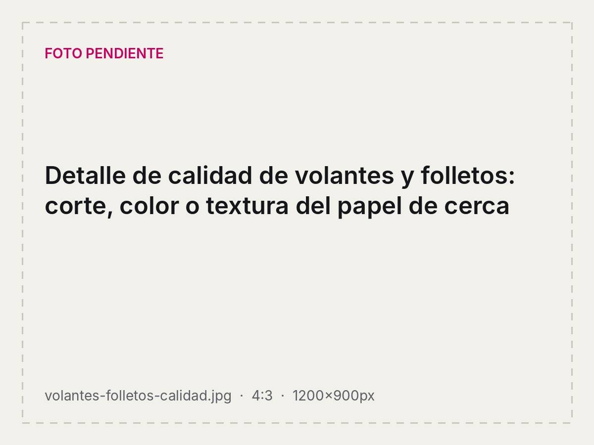 Detalle de calidad de volantes y folletos: corte, color o textura del papel de cerca